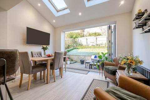 3 Bradford Close, Bramham, Wetherby, LS23 6RU