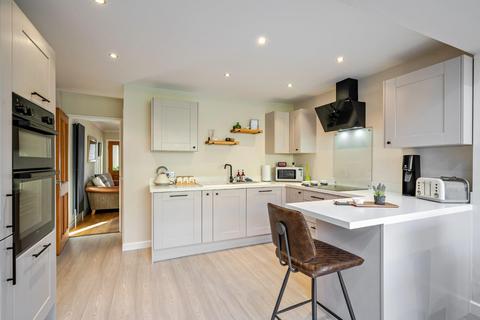 3 Bradford Close, Bramham, Wetherby, LS23 6RU