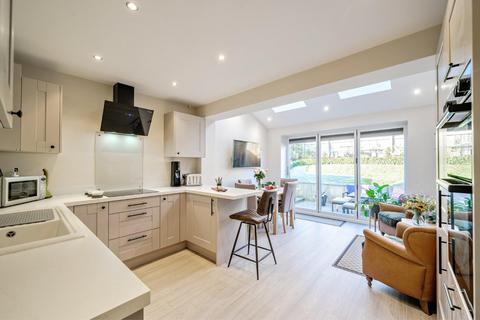 3 Bradford Close, Bramham, Wetherby, LS23 6RU