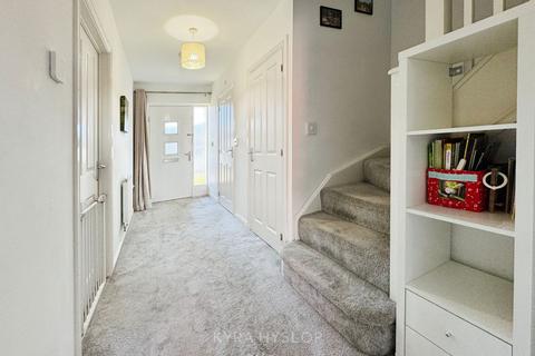 81 Admiral Way, Exeter, EX2 7GT