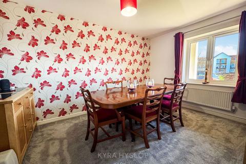 81 Admiral Way, Exeter, EX2 7GT