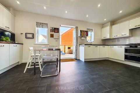 81 Admiral Way, Exeter, EX2 7GT