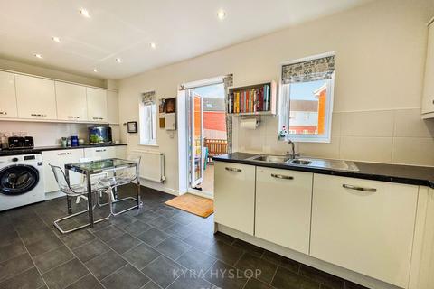 81 Admiral Way, Exeter, EX2 7GT