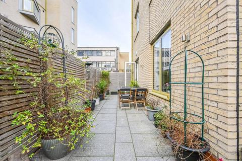 2 bedroom flat for sale, London E3