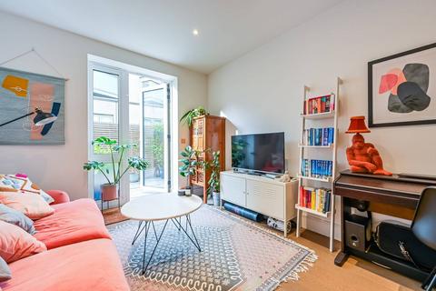 2 bedroom flat for sale, London E3