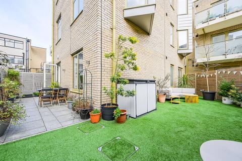 2 bedroom flat for sale, London E3