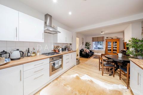 2 bedroom flat for sale, Kennington Lane, London, SE11