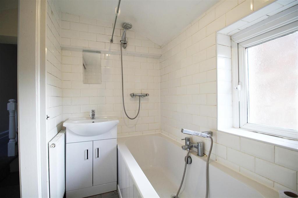 Bathroom..jpg