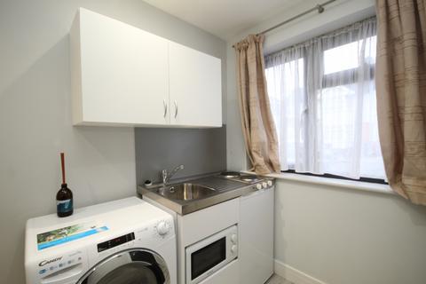 1 bedroom flat to rent, Sudbury Heights Avenue, Greenford, Middlesex, UB6