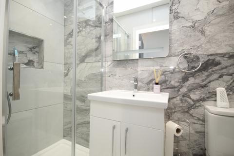 Studio to rent, Sudbury Heights Avenue, Greenford, Middlesex, UB6