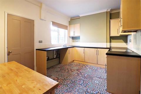 2 bedroom house to rent, Elm Road, Erith, Kent, DA8