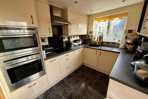 3 bedroom semi-detached house for sale, Threadgold Close, Leicester