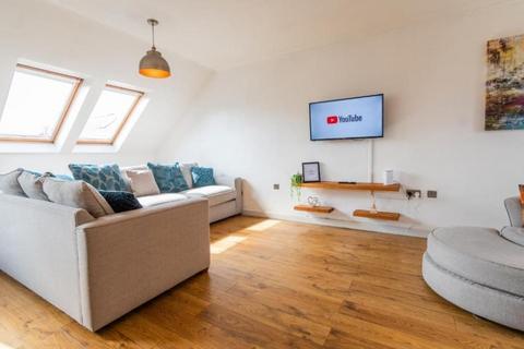 3 bedroom flat for sale, TURLOW COURT, LEEDS, LS9