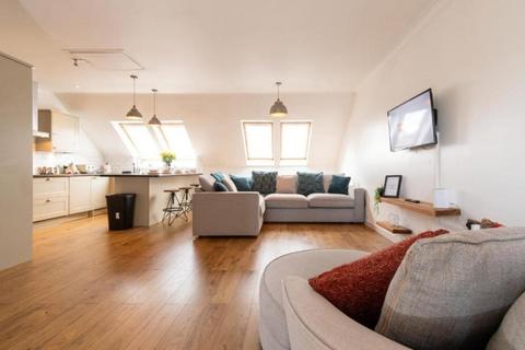 3 bedroom flat for sale, TURLOW COURT, LEEDS, LS9