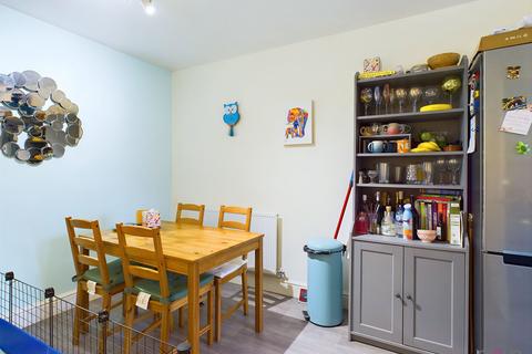 19 Neven Place, Gloucester, GL1 5NF