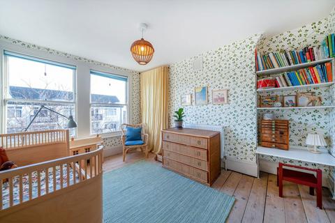 35b Warrender Road, London, N19 5EF