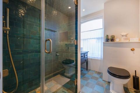 35b Warrender Road, London, N19 5EF