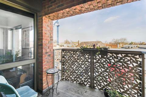 1 bedroom flat for sale, Benhill Road, London, SE5