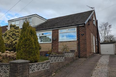 3 bedroom semi-detached house to rent, Carr House Road, Oldham, OL4