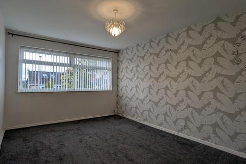 3 bedroom semi-detached house to rent, Carr House Road, Oldham, OL4