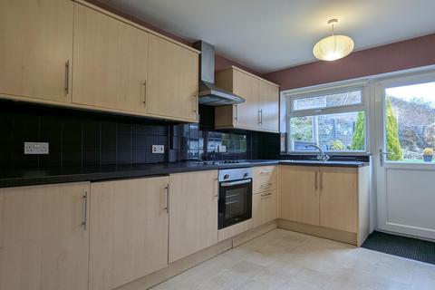 3 bedroom semi-detached house to rent, Carr House Road, Oldham, OL4