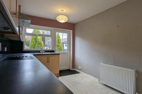 3 bedroom semi-detached house to rent, Carr House Road, Oldham, OL4