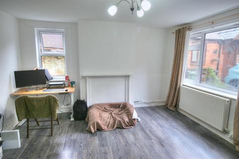 2 bedroom maisonette to rent, Hillcrest, Broadway Road, Evesham