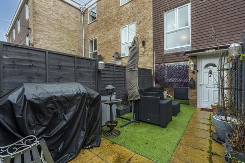 2 bedroom maisonette for sale, Tickleford Drive, Southampton, Hampshire. SO19 9AU