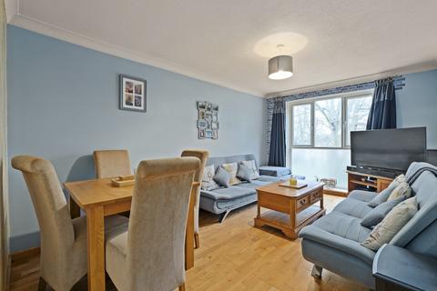 2 bedroom maisonette for sale, Tickleford Drive, Southampton, Hampshire. SO19 9AU