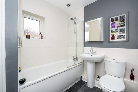 58 Parry Drive, Weybridge, KT13 0UU