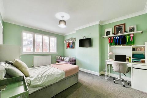 16 Ashley Avenue, Folkestone, CT19 4PT