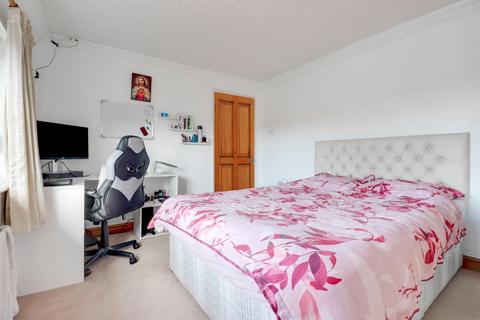 9 Allott Close, South Elmsall, Pontefract, WF9 2XA