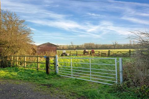 Farm land for sale, Grass Paddock at Frisby on the Wreake, Leicestershire