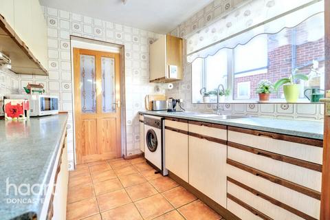 3 bedroom semi-detached house for sale, Hartland Crescent, Edenthorpe, Doncaster