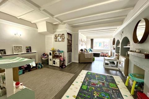 87 Mount Road, Chessington, KT9 1JH