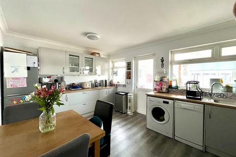 87 Mount Road, Chessington, KT9 1JH