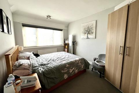 87 Mount Road, Chessington, KT9 1JH