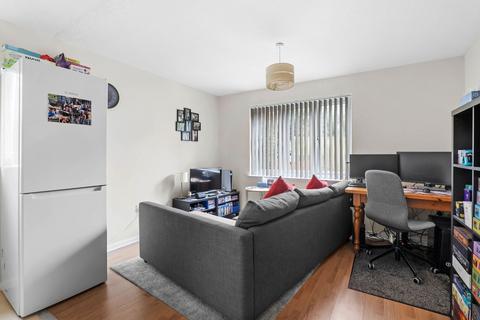 1 bedroom ground floor flat for sale, 29 Badger Gardens, St. Peter's, Worcester.  WR5 3TG