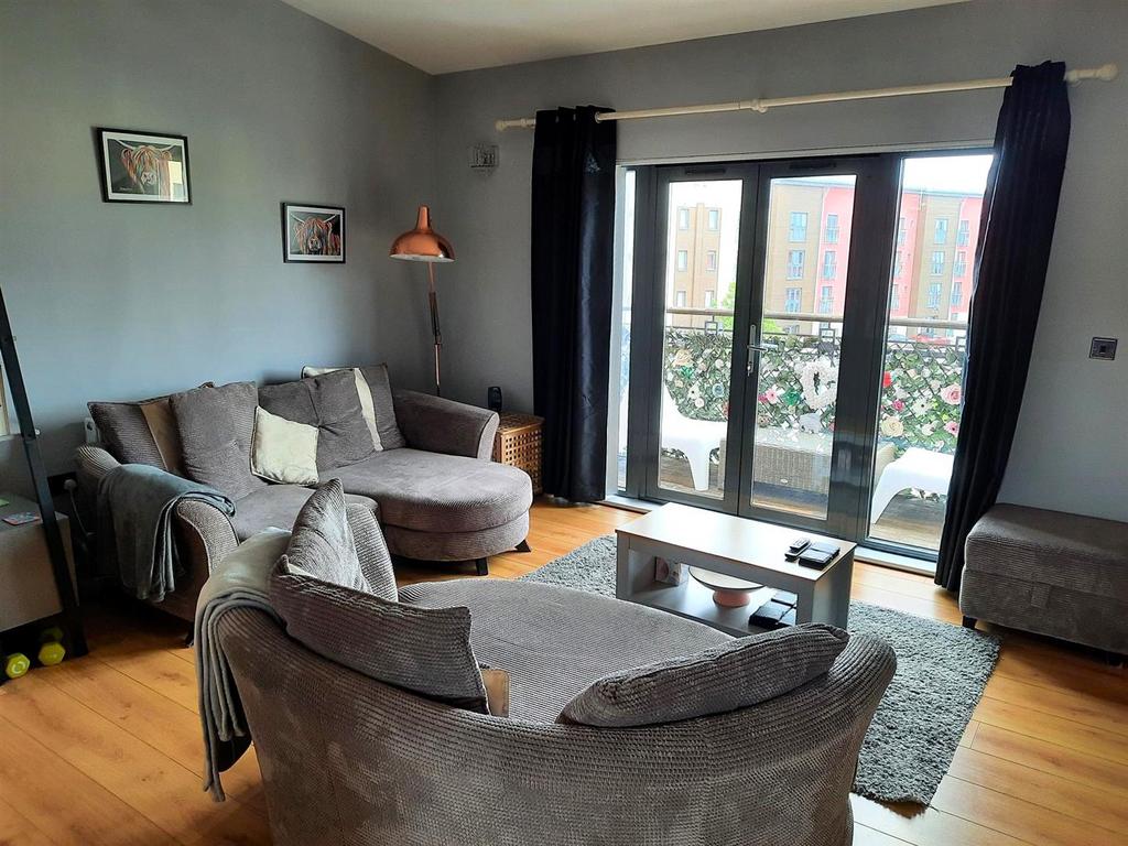 Lounge 1.jpg