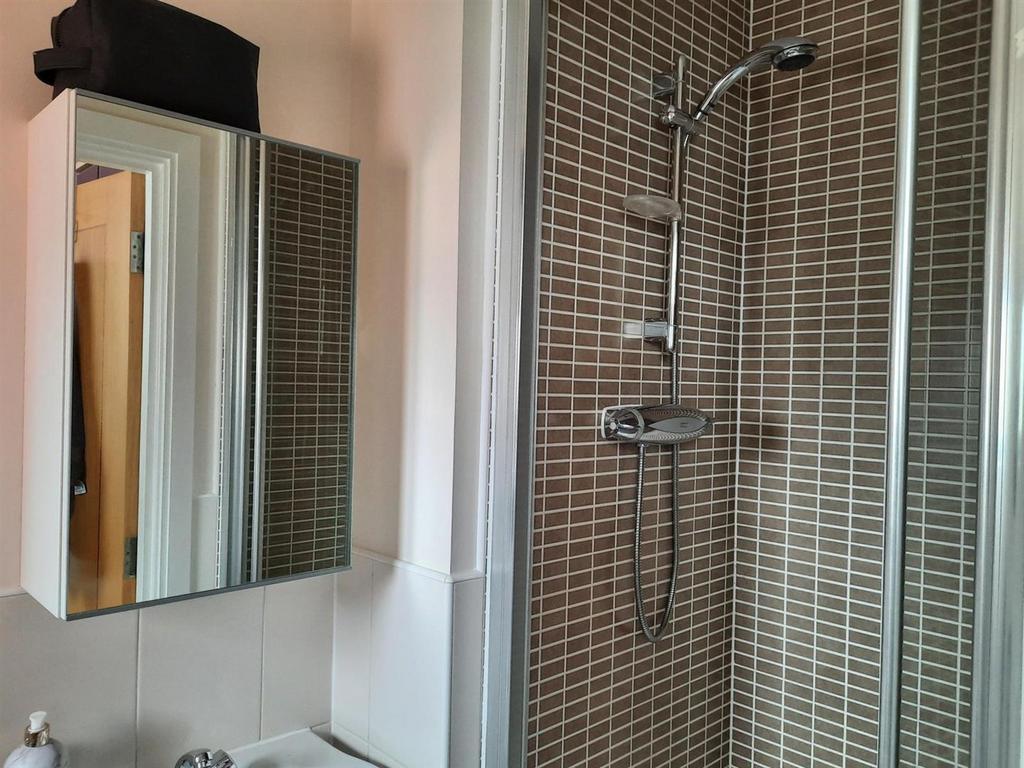Ensuite 1.jpg