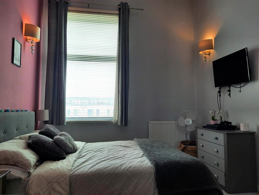 Master bedroom .jpg
