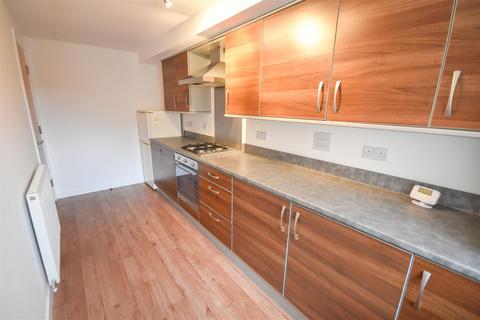 2 bedroom flat to rent, Caledonia Street, Clydebank G81