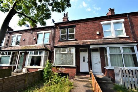 4 bedroom terraced house to rent, Meanwood Road, Leeds LS6