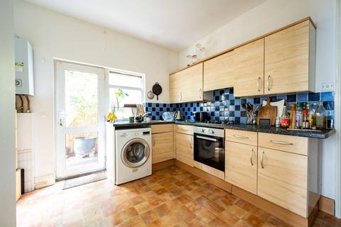 2 bedroom flat to rent, Venetian Road, Camberwell, London, SE5