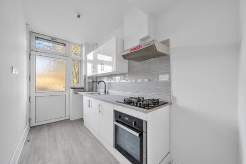 3 bedroom end of terrace house to rent, Bromley Road, Bromley BR1