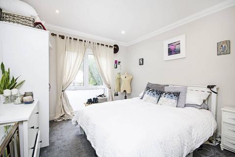 3 bedroom house to rent, Chester Crescent, Dalston, London, E8