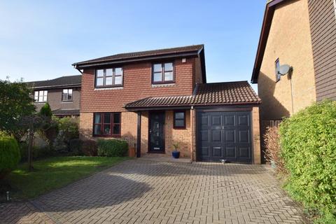 4 bedroom detached house for sale, Thorn Close, Chatham