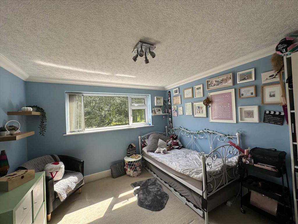 Bedroom 5: