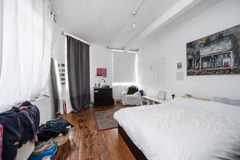 4 bedroom flat to rent, Hackney Road, Hackney, E2