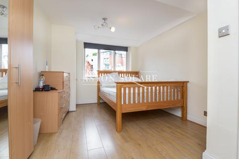 2 bedroom flat to rent, Charterhouse Buildings, London EC1M